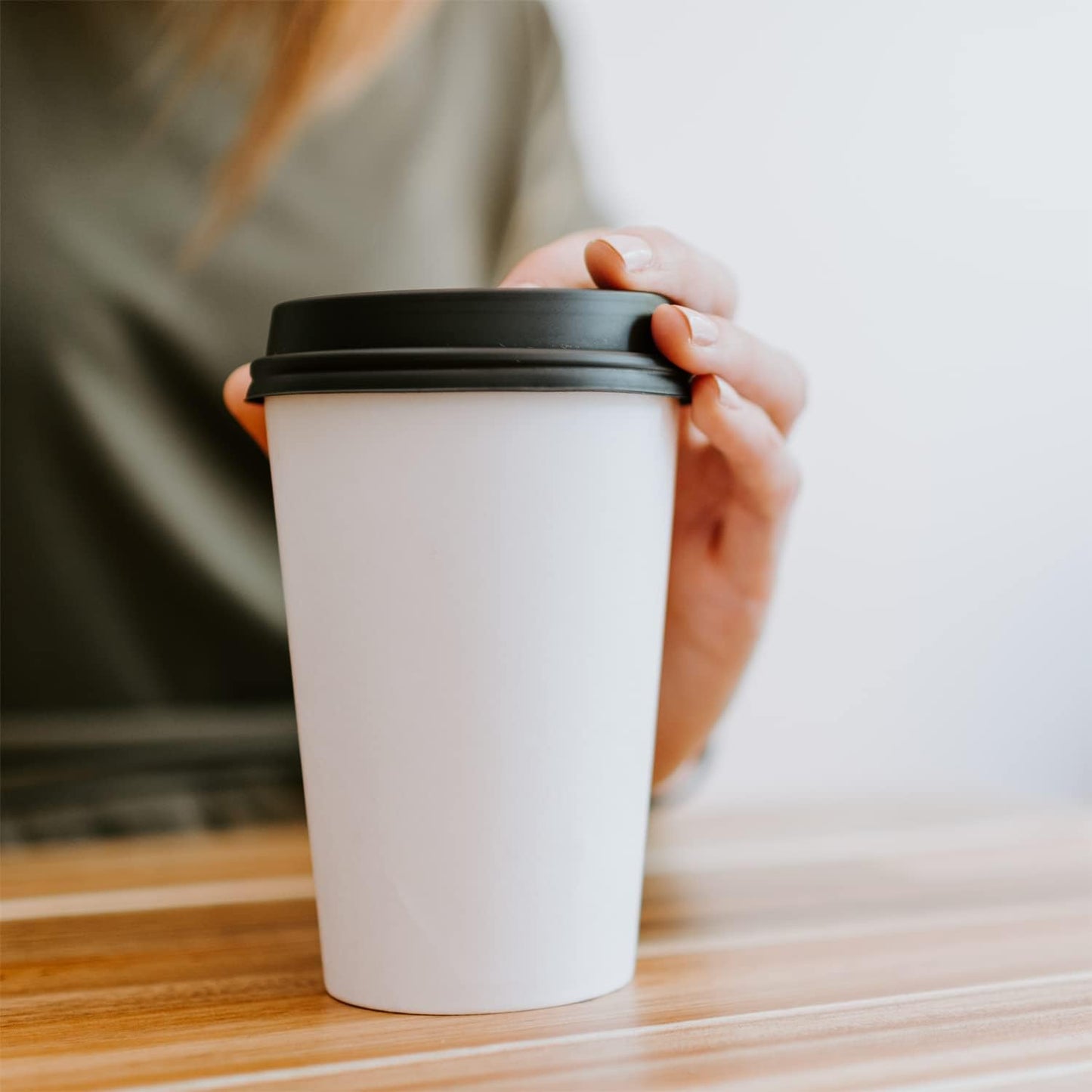 Smygoods White Disposable Paper Coffee Cups with Lids (16 OZ, 100 Count) For Hot Beverages, Tea, Espresso, Cocoa - To Go Drink Containers, Café & Office