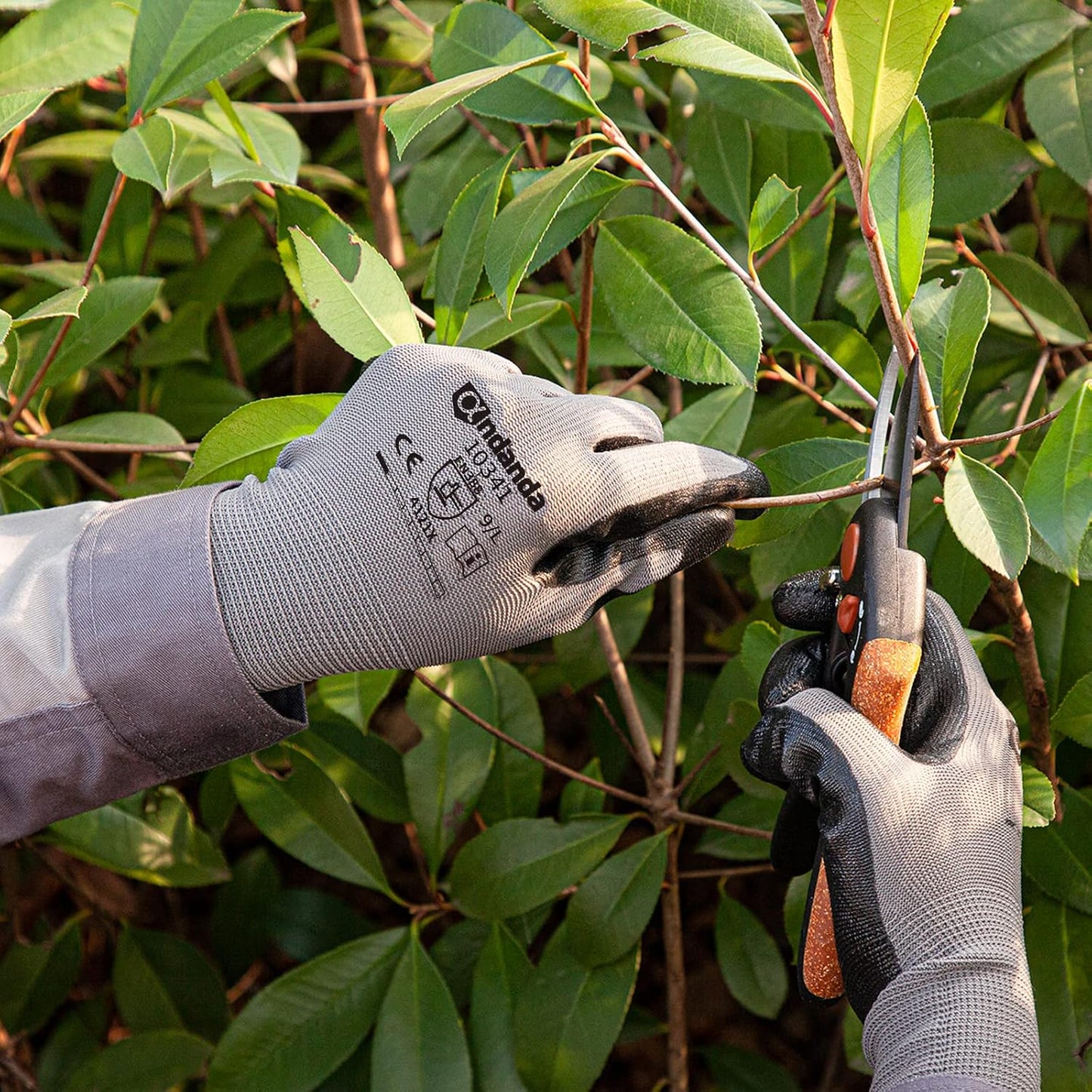 ANDANDA 12 Pairs Work Gloves, Smart Touch, 3D Comfort Stretch Fit, Nitrile Coated Work Gloves with Grip, Seamless Knit Nylon Work Gloves Men Suitable for Warehousing, Logistics, Handling, Black（M）